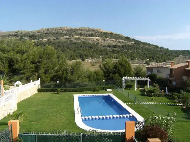 Piscina de Casa adosada en venda en L'Alfàs del Pi amb Aire condicionat, Terrassa i Balcó