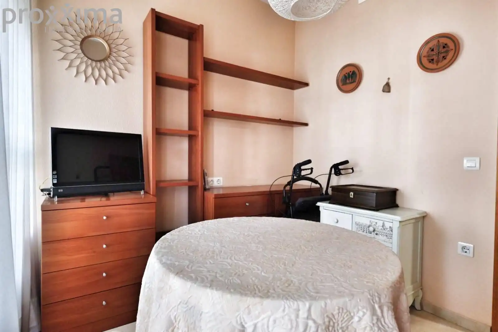 Habitación de Piso en venta en Sevilla con Aire acondicionado, Trastero y Piscina comunitaria
