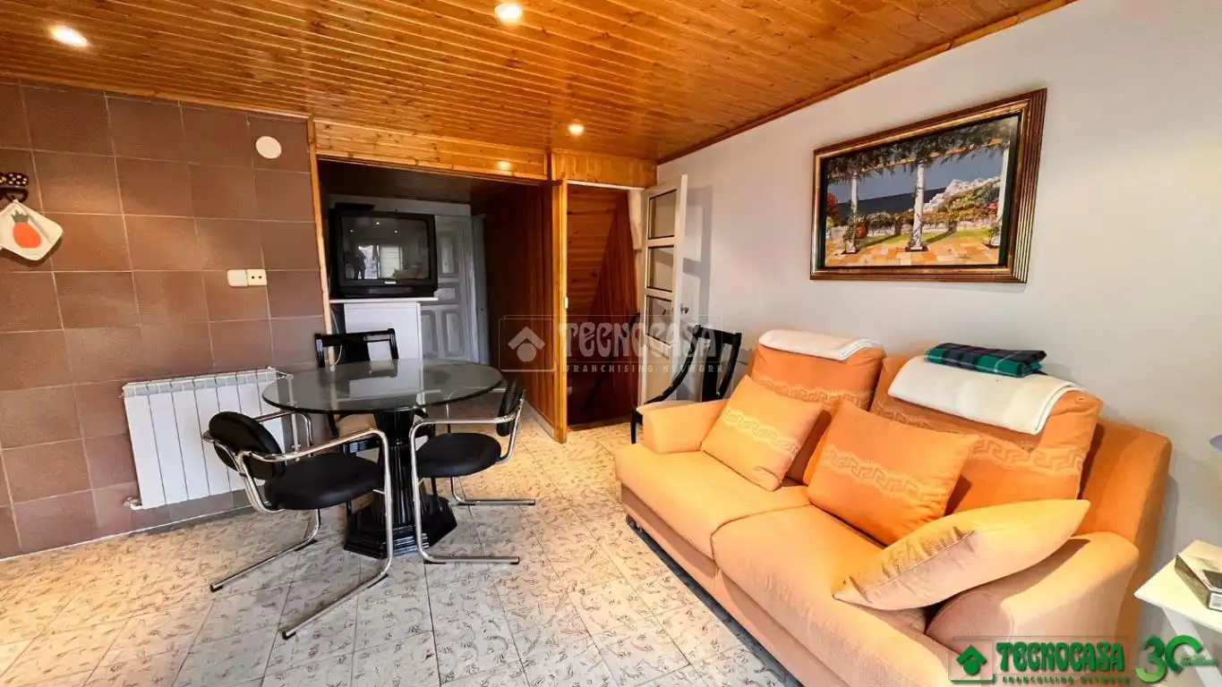 Sala d'estar de Casa adosada en venda en Pedro Bernardo amb Calefacció