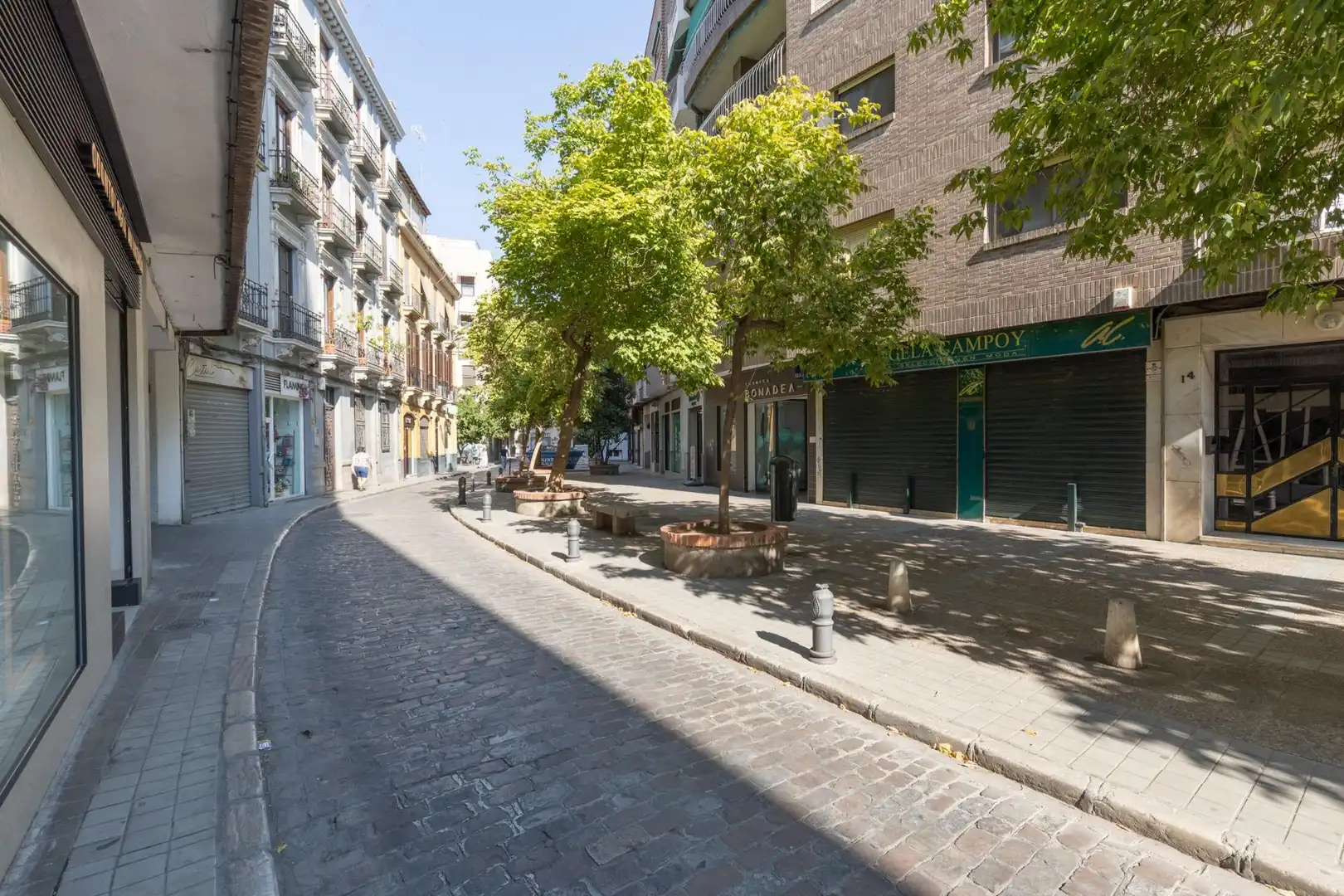 Außenansicht von Wohnung zum Verkauf in Granada mit Heizung, Terrasse und Balkon