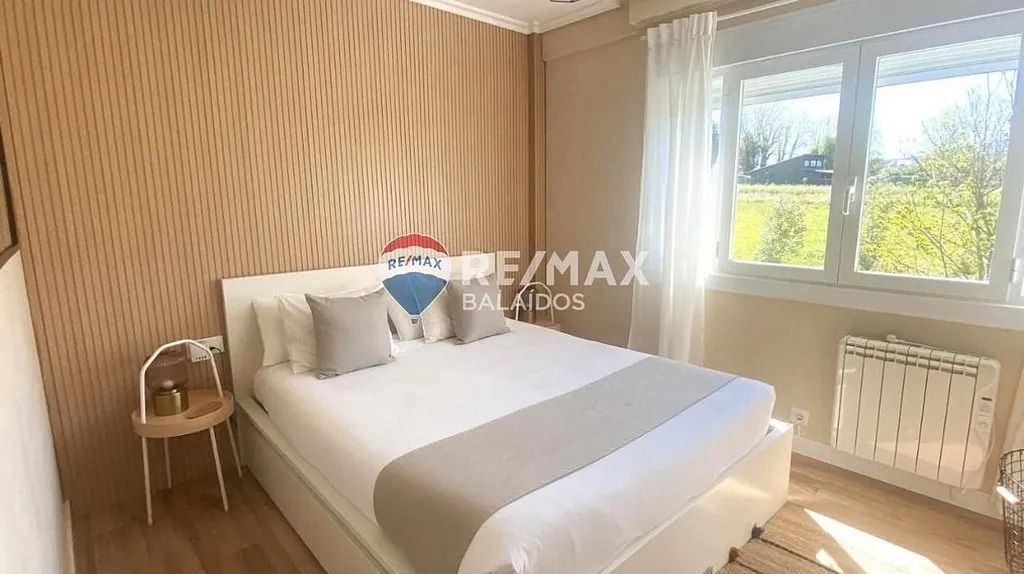 Dormitori de Apartament en venda en Vigo  amb Calefacció, Terrassa i Moblat