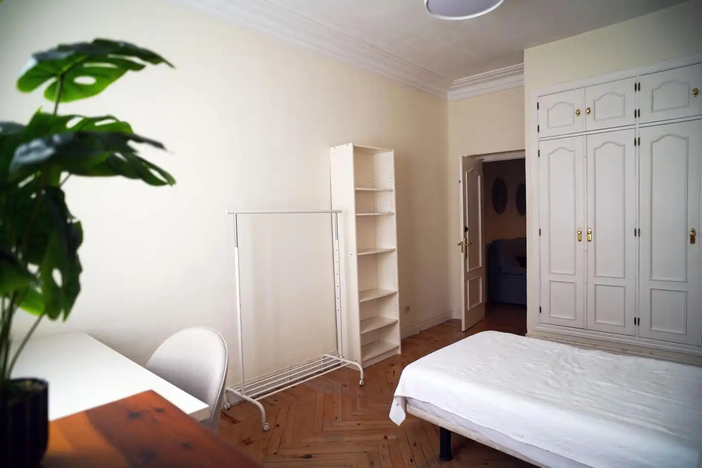 Habitación de Apartamento de alquiler en Madrid con Aire acondicionado, Calefacción y Parquet