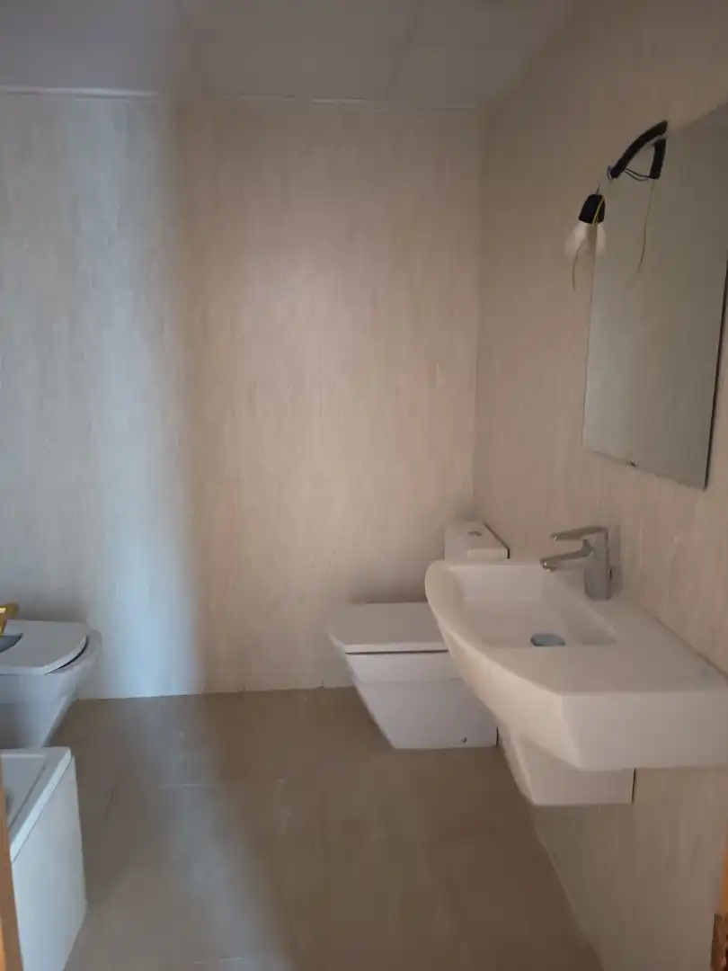 Badezimmer von Wohnung zur Miete in La Sénia mit Klimaanlage, Parkett und Terrasse