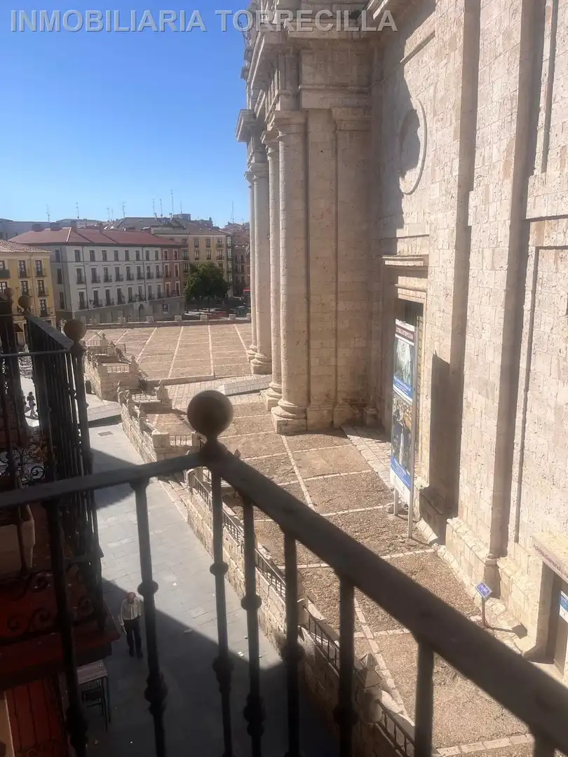 Außenansicht von Wohnung zur Miete in Valladolid mit Parkett, Möbliert und Balkon