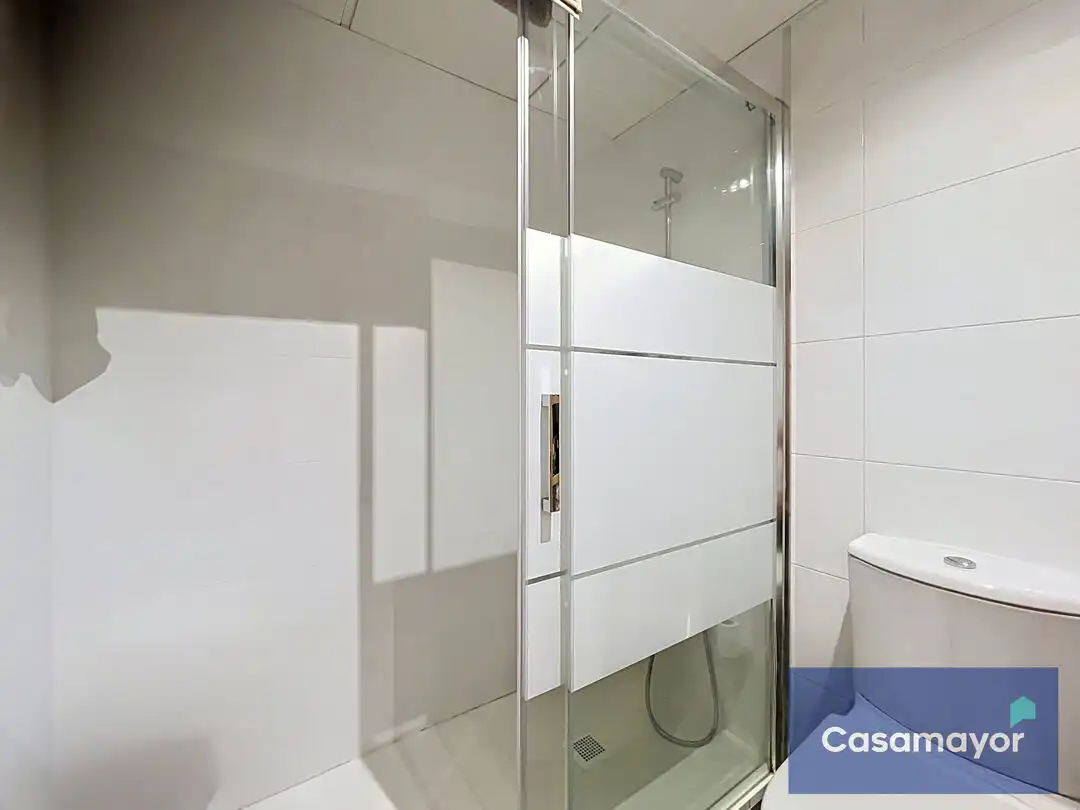 Baño de Piso en venta en Alicante / Alacant con Aire acondicionado, Calefacción y Trastero