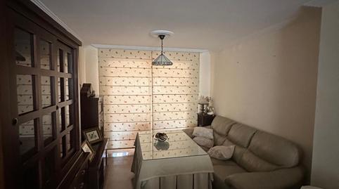 Foto 2 de Casa adosada en venda a Calle de la Niña, La Puebla del Río, Sevilla