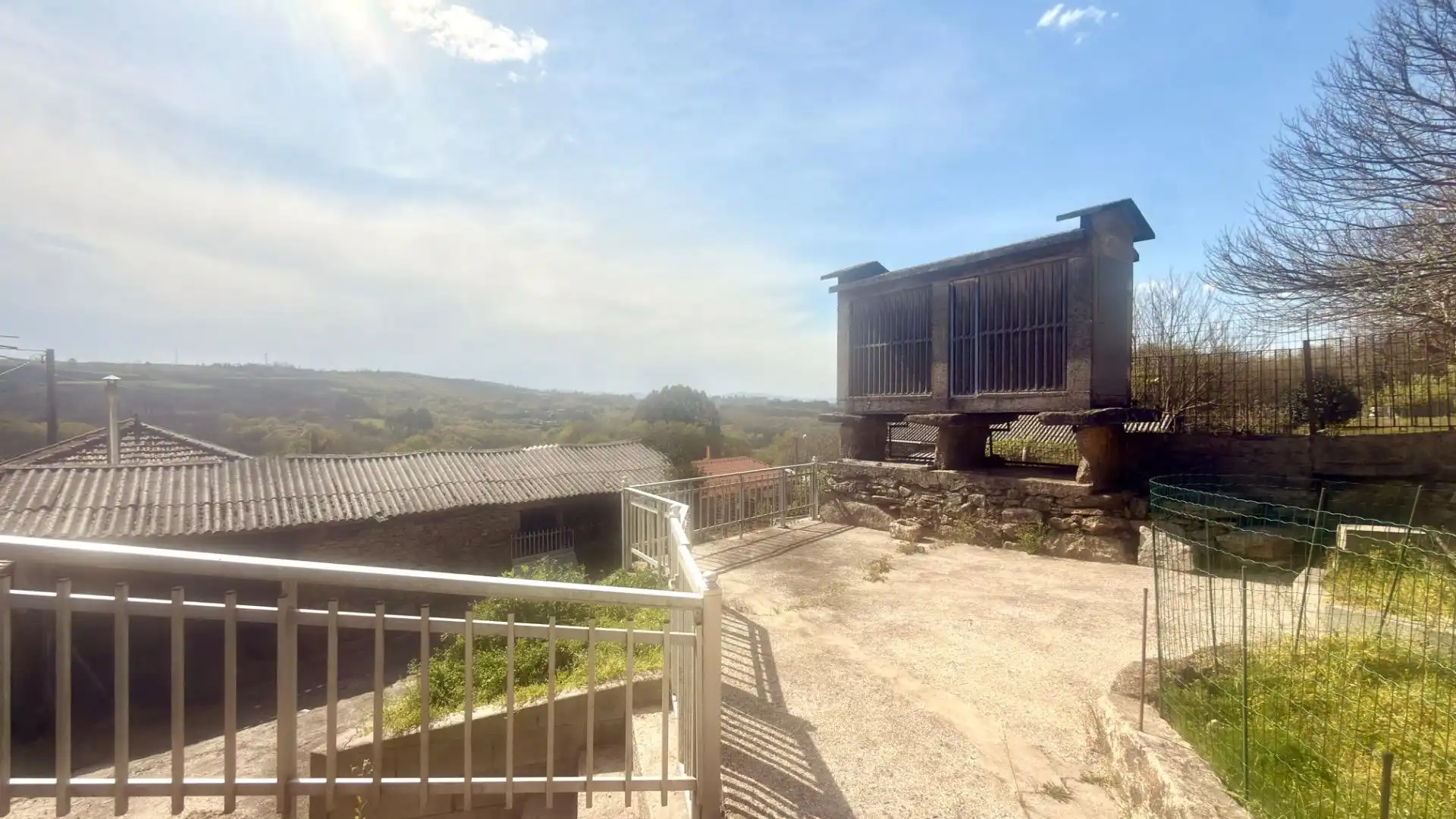 Vista exterior de Casa o xalet en venda en Dozón amb Calefacció, Terrassa i Traster