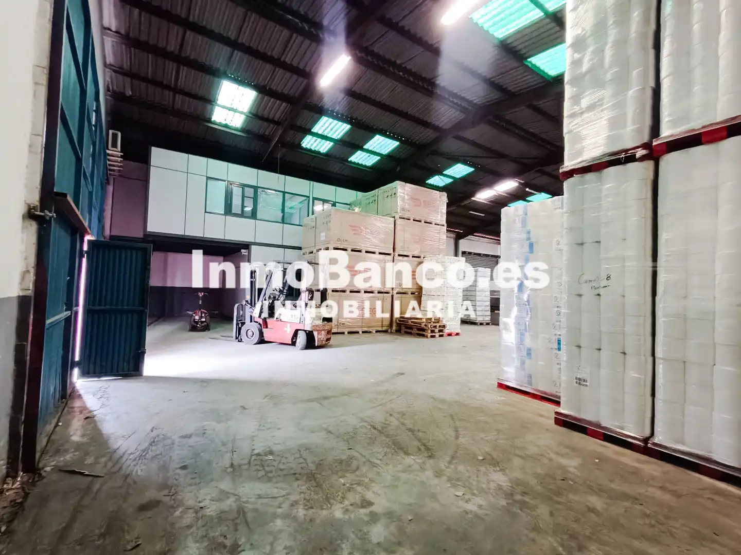 Exterior view of Industrial buildings for sale in Quart de Poblet