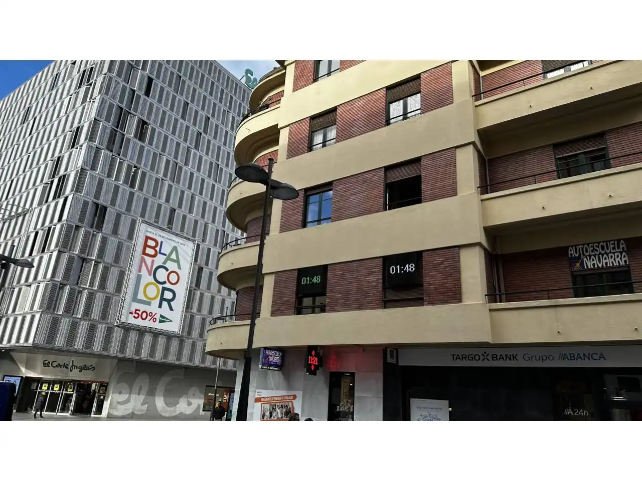 Außenansicht von Gebäude zur Miete in  Pamplona / Iruña