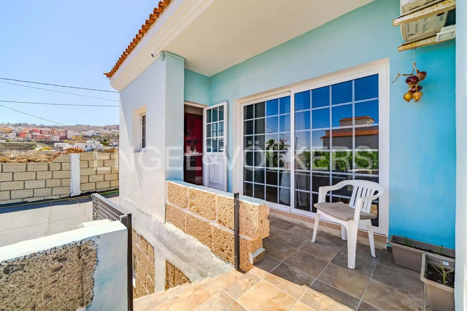 Vista exterior de Casa o xalet en venda en Granadilla de Abona amb Aire condicionat, Terrassa i Piscina
