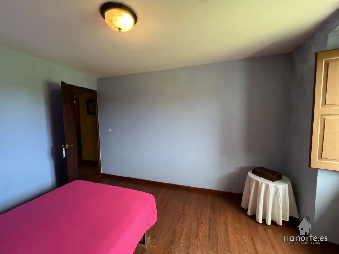 Dormitori de Casa adosada en venda en Ribadesella amb Jardí privat