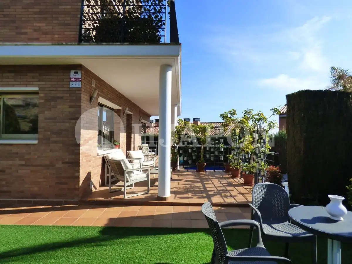 Casa aparellada amb terrassa en venda a Vilassar de Dalt, imagen 8