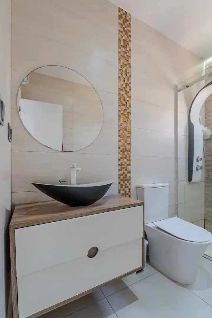 Bany de Casa o xalet en venda en Torrevieja amb Jardí privat, Terrassa i Piscina
