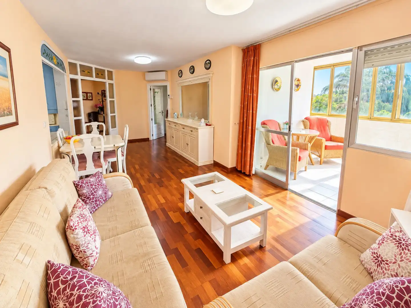 Sala de estar de Piso en venta en Torremolinos con Terraza, Amueblado y Lavadora