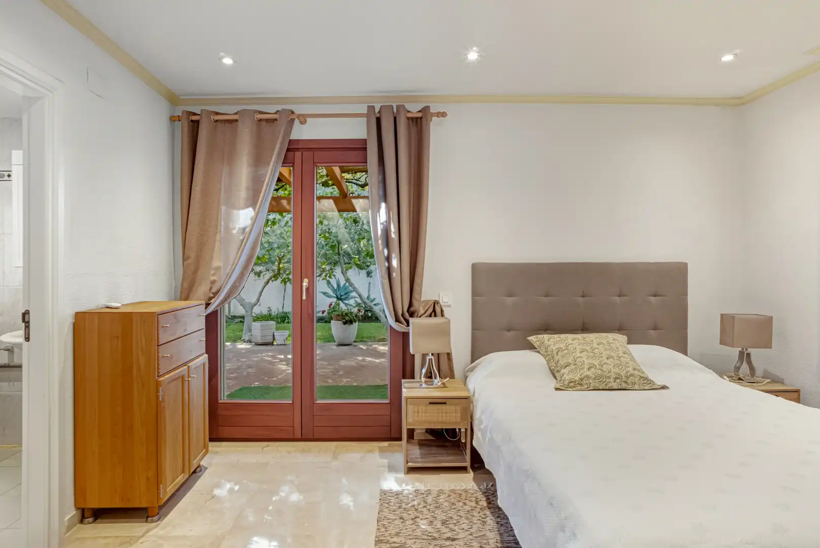 Habitación de Casa o chalet en venta en Estepona con Aire acondicionado, Jardín privado y Terraza