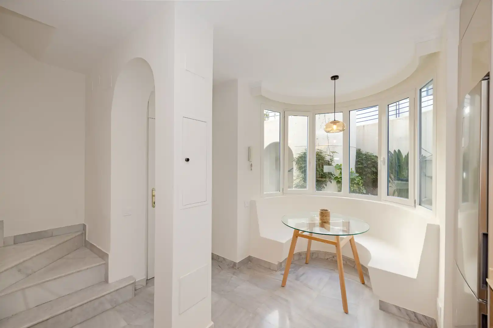 Erdgeschoss zum Verkauf in Marbella mit Klimaanlage, Heizung und Terrasse