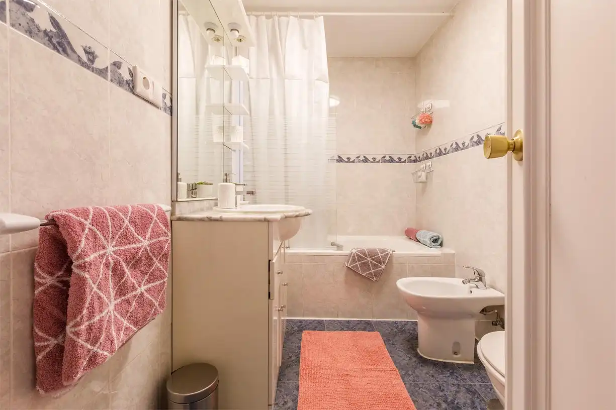 Bathroom of Flat for sale in Vélez-Málaga  with Air Conditioner, Terrace and Storage room
