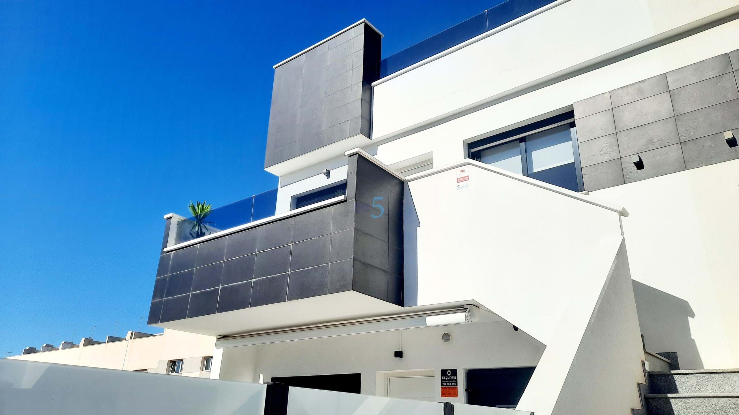 Außenansicht von Wohnung zum Verkauf in San Pedro del Pinatar mit Klimaanlage, Heizung und Terrasse