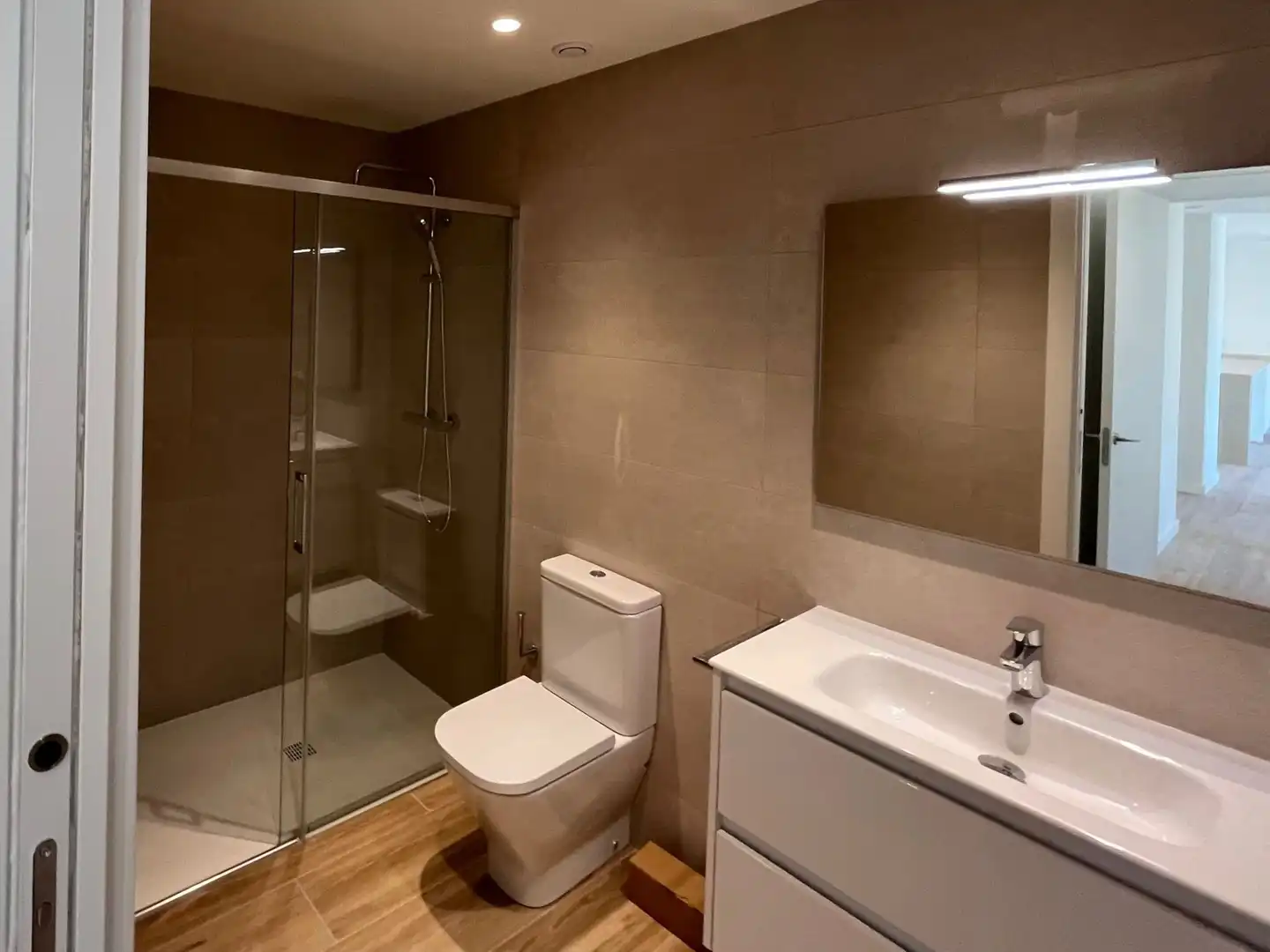 Badezimmer von Wohnung zur Miete in Girona mit Klimaanlage, Heizung und Terrasse