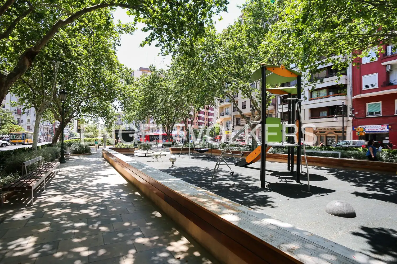 Vista exterior de Pis en venda en Valencia amb Aire condicionat, Calefacció i Jardí privat