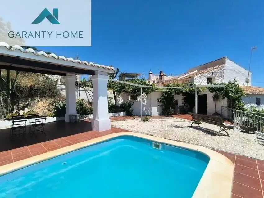 Vista exterior de Finca rústica en venda en Rincón de la Victoria amb Terrassa, Piscina i Moblat