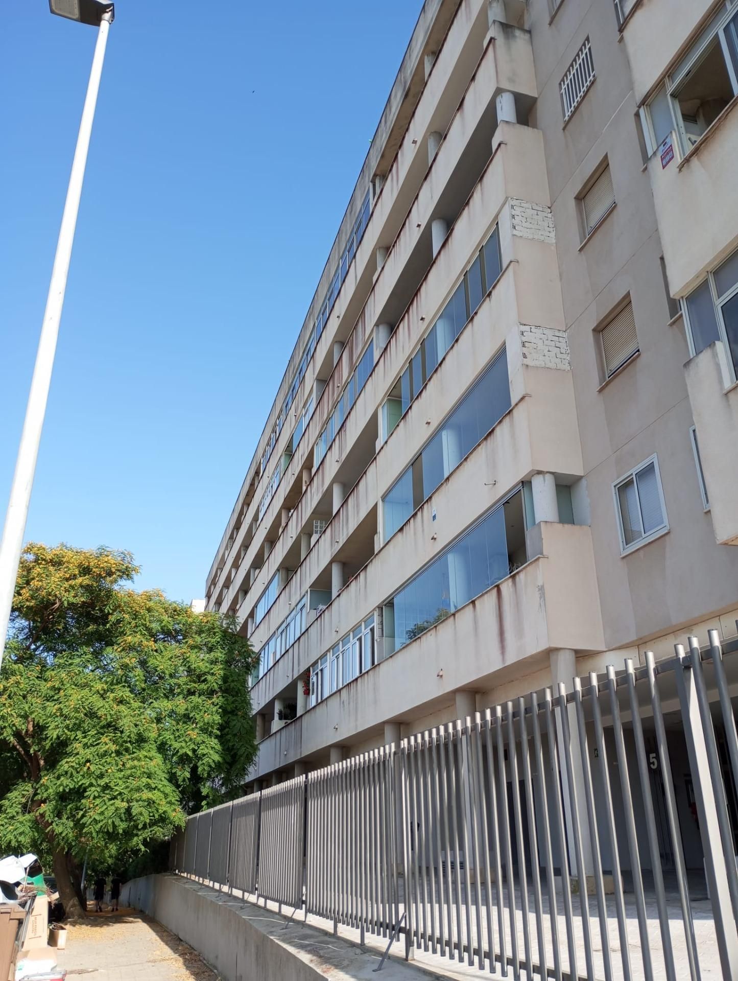 Exterior view of Flat for sale in Algeciras  with Community pool