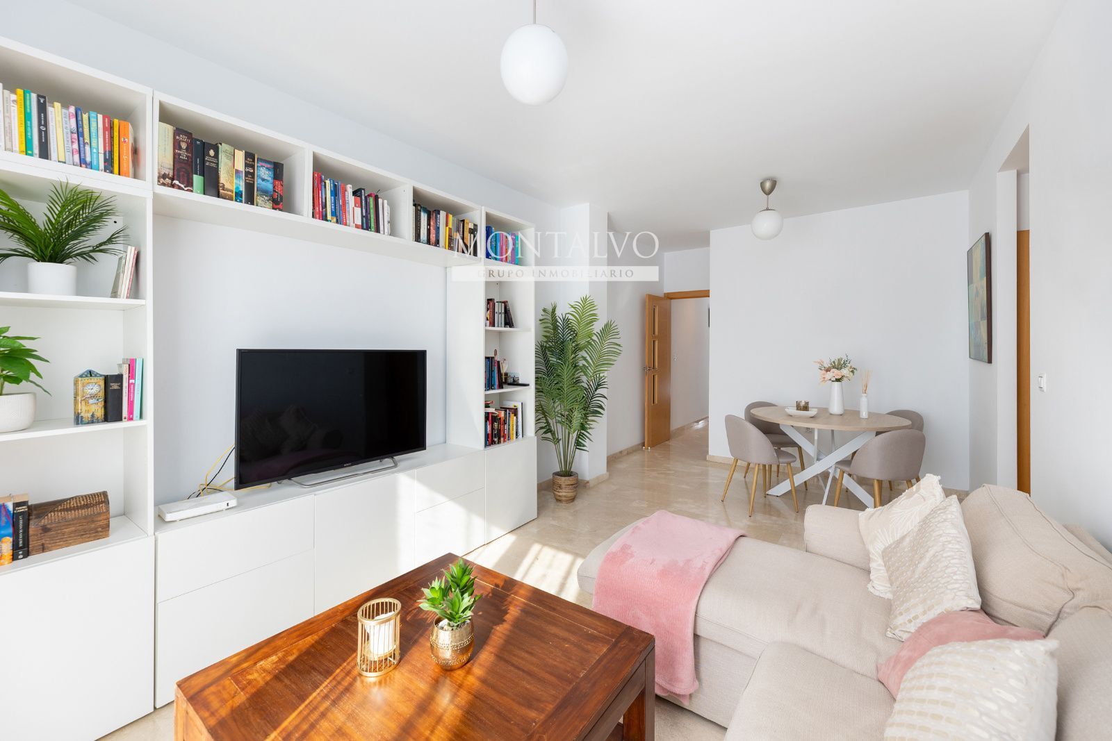 Living room of Flat for sale in Atarfe  with Air Conditioner, Terrace and Storage room
