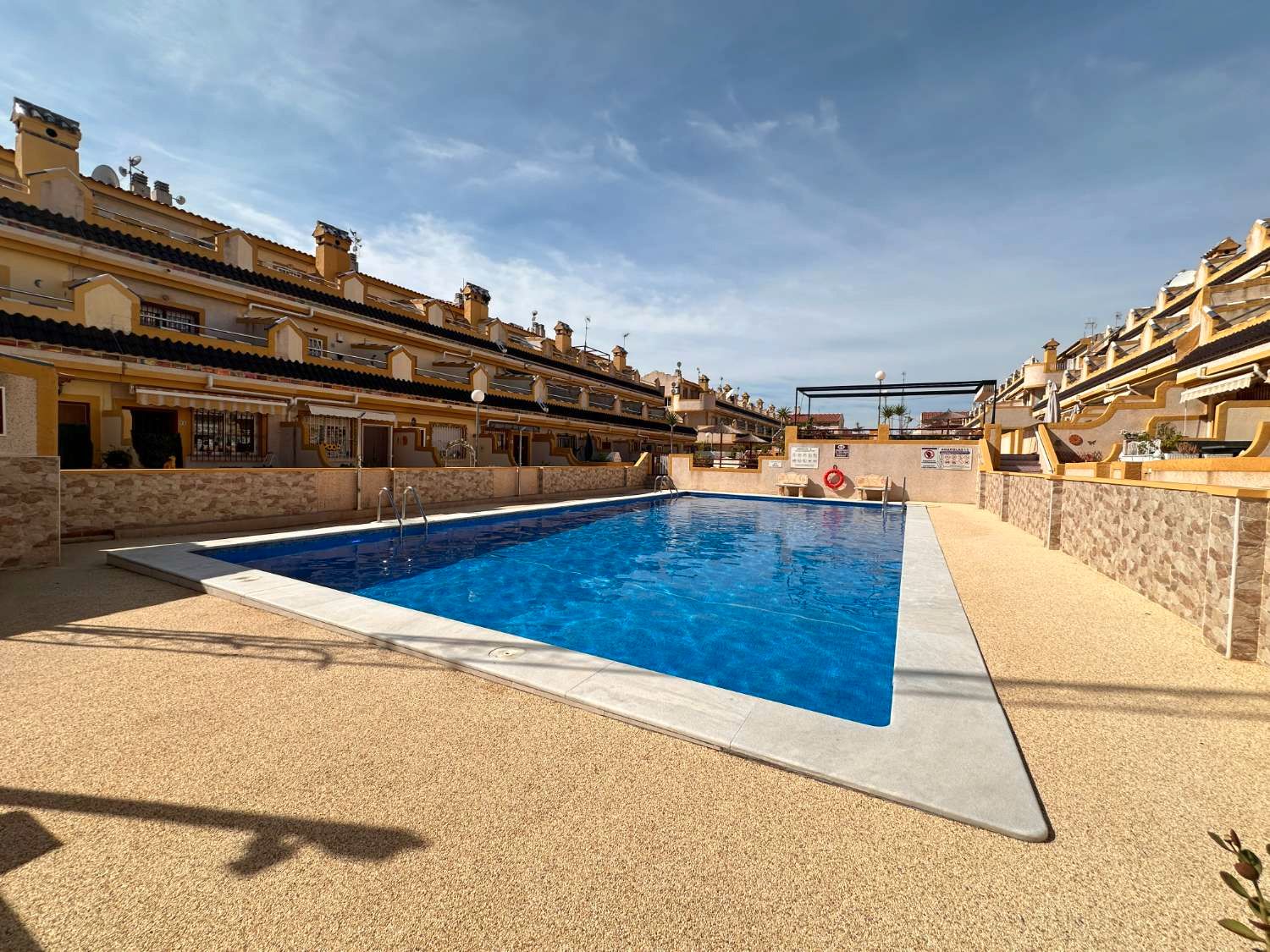 Piscina de Dúplex en venta en Orihuela con Piscina, Amueblado y Internet