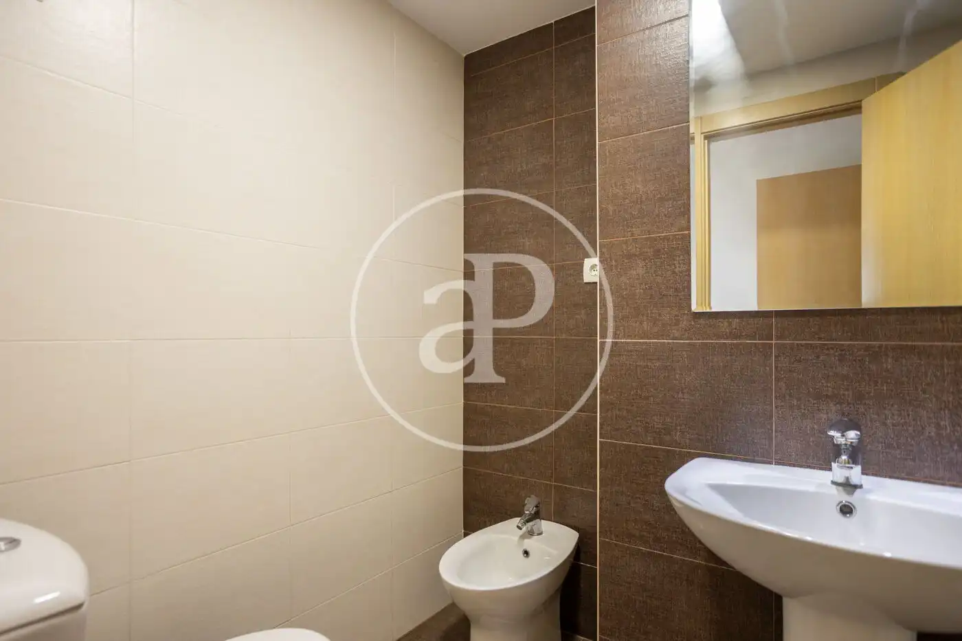 Baño de Piso en venta en Valencia con Aire acondicionado, Calefacción y Jardín privado