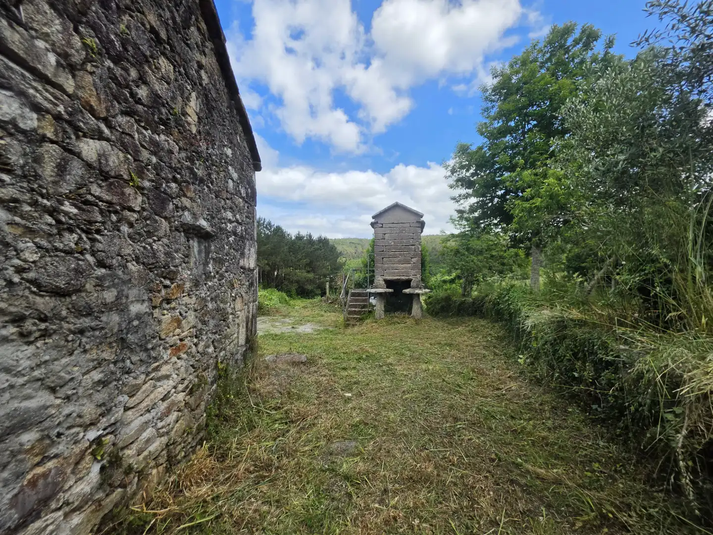Vista exterior de Finca rústica en venda en Vimianzo amb Jardí privat i Traster