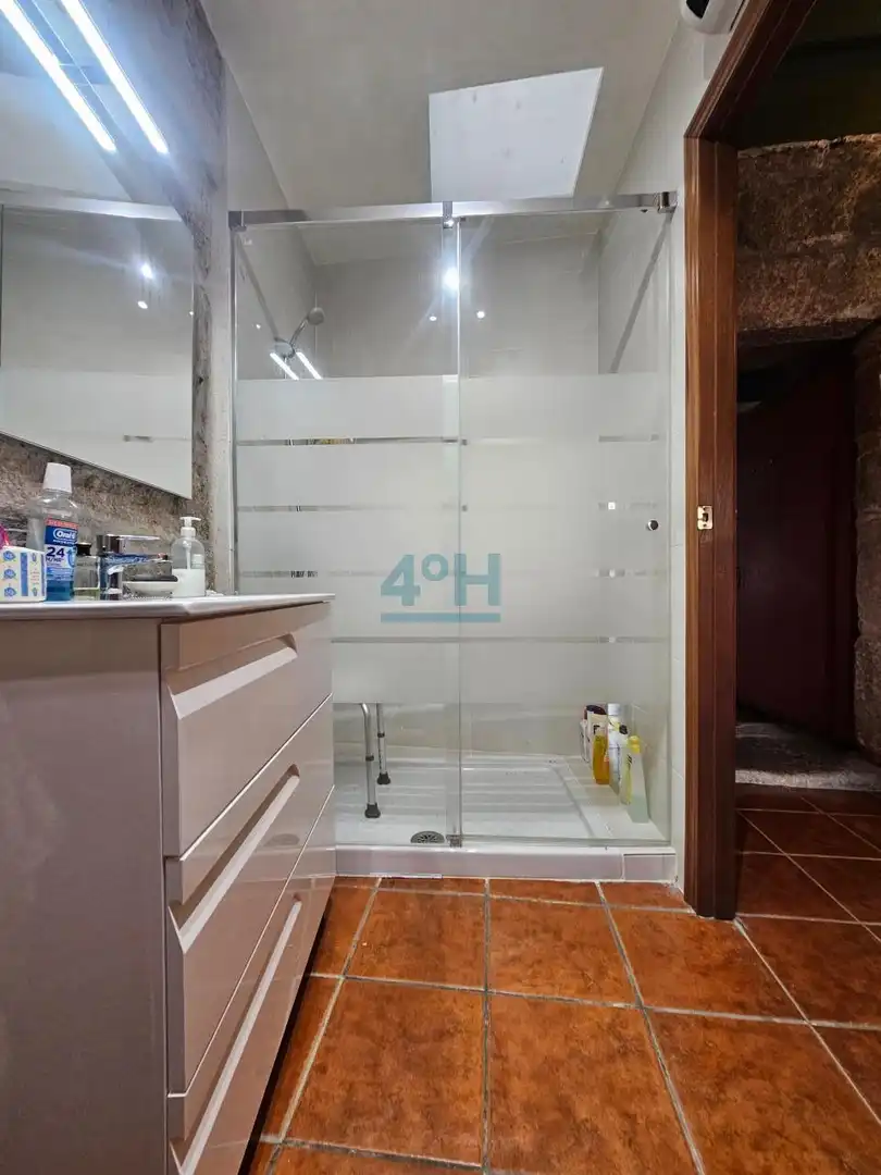 Baño de Finca rústica en venta en Beade  con Jardín privado y Amueblado