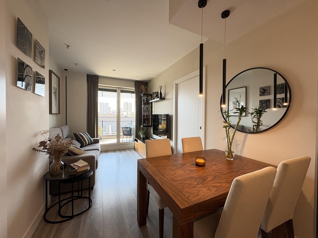 Sala de estar de Piso de alquiler en  Madrid Capital con Aire acondicionado, Terraza y Amueblado