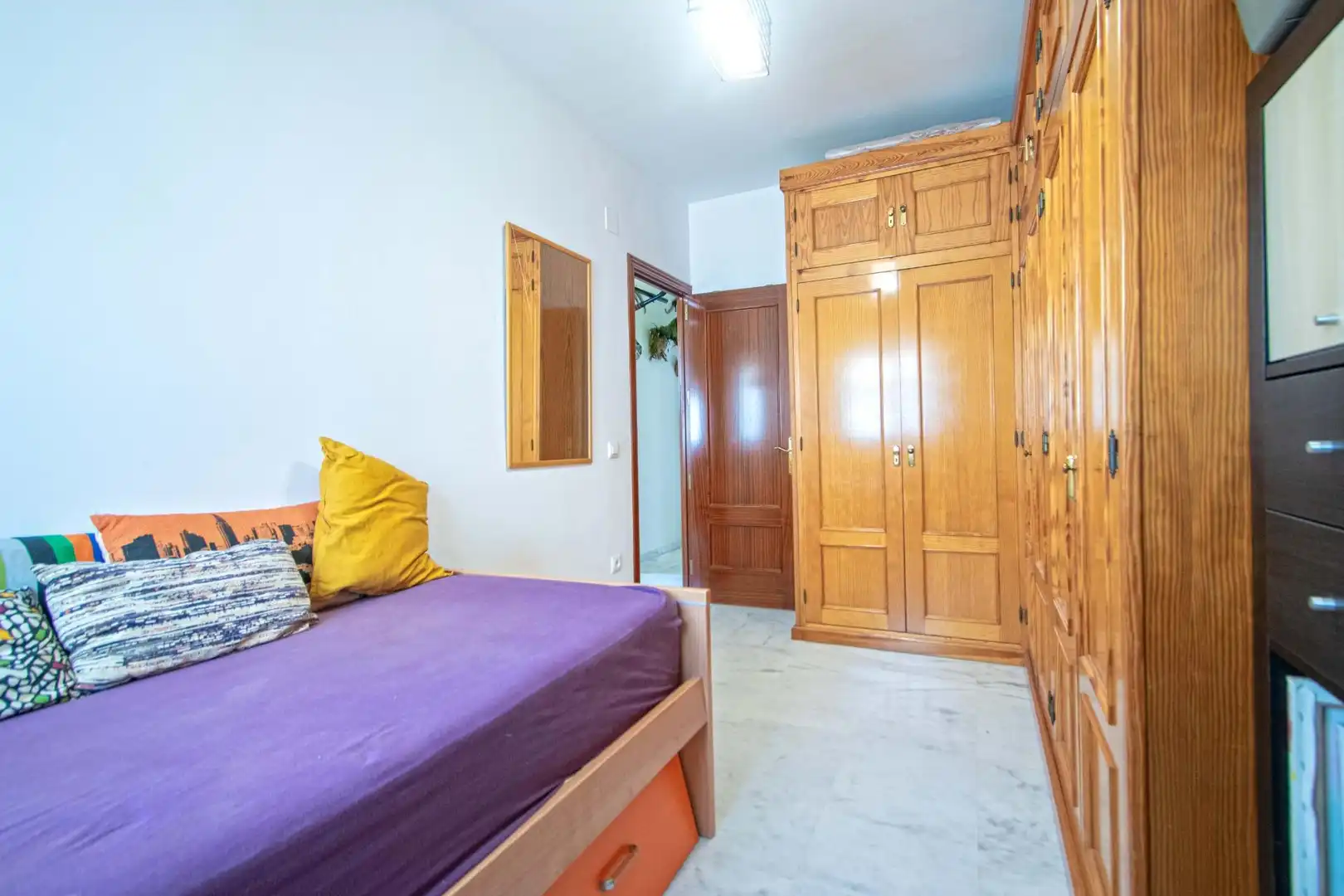 Dormitori de Casa adosada en venda en Espartinas amb Aire condicionat, Jardí privat i Traster