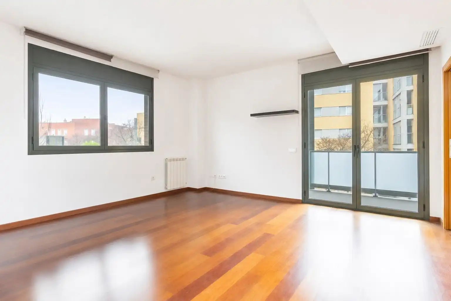 Living room of Flat for rent in Sant Cugat del Vallès  with Private garden, Parquet flooring and Terrace