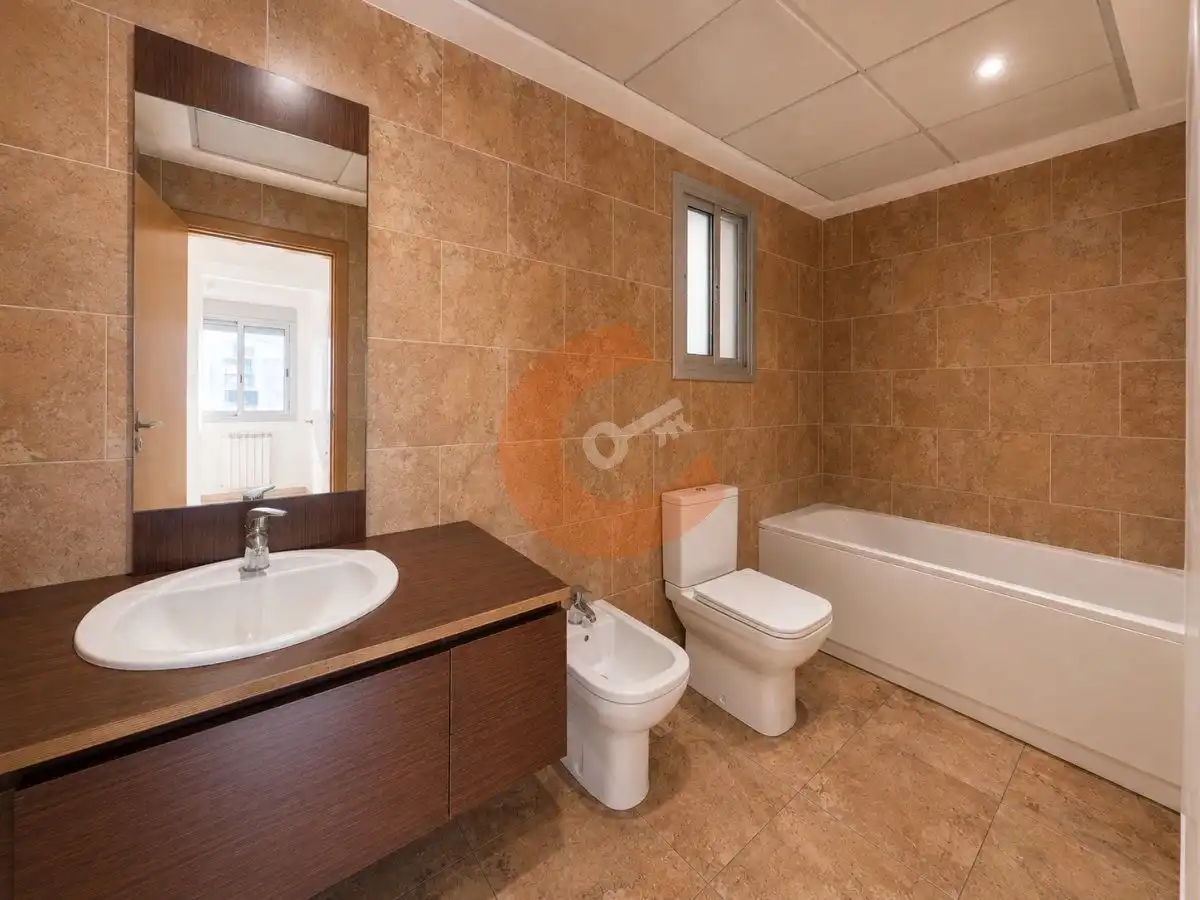 Bathroom of Flat for sale in El Vendrell  with Heating, Parquet flooring and Terrace