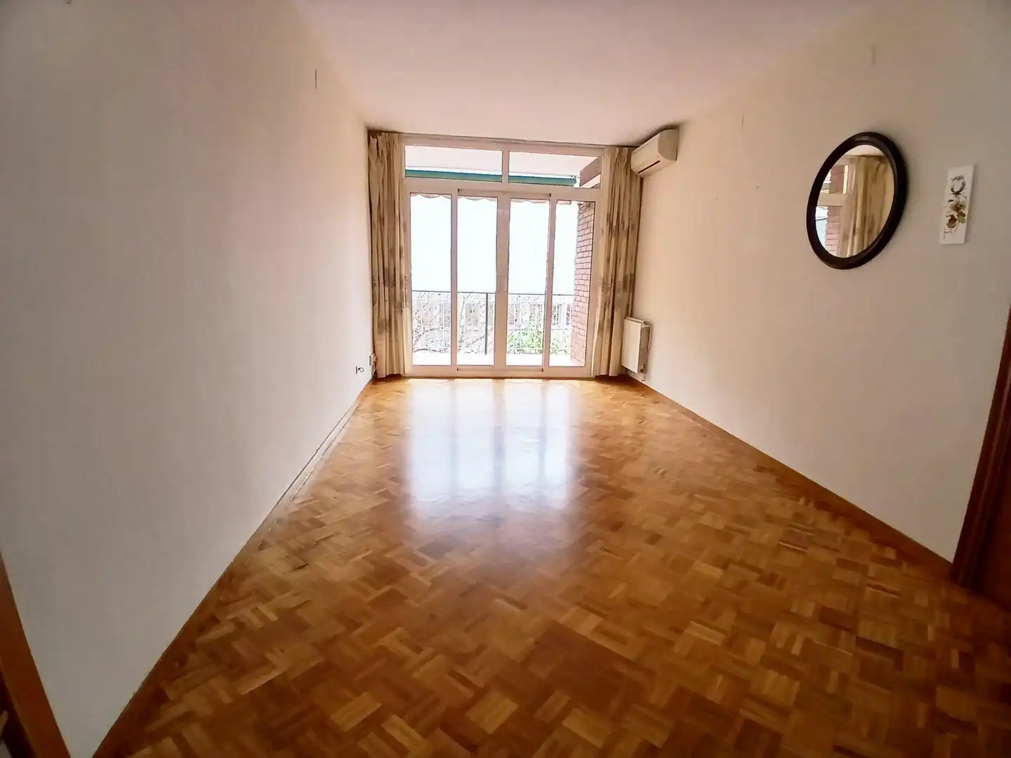 Wohnzimmer von Wohnung zum Verkauf in Barcelona mit Klimaanlage, Heizung und Parkett