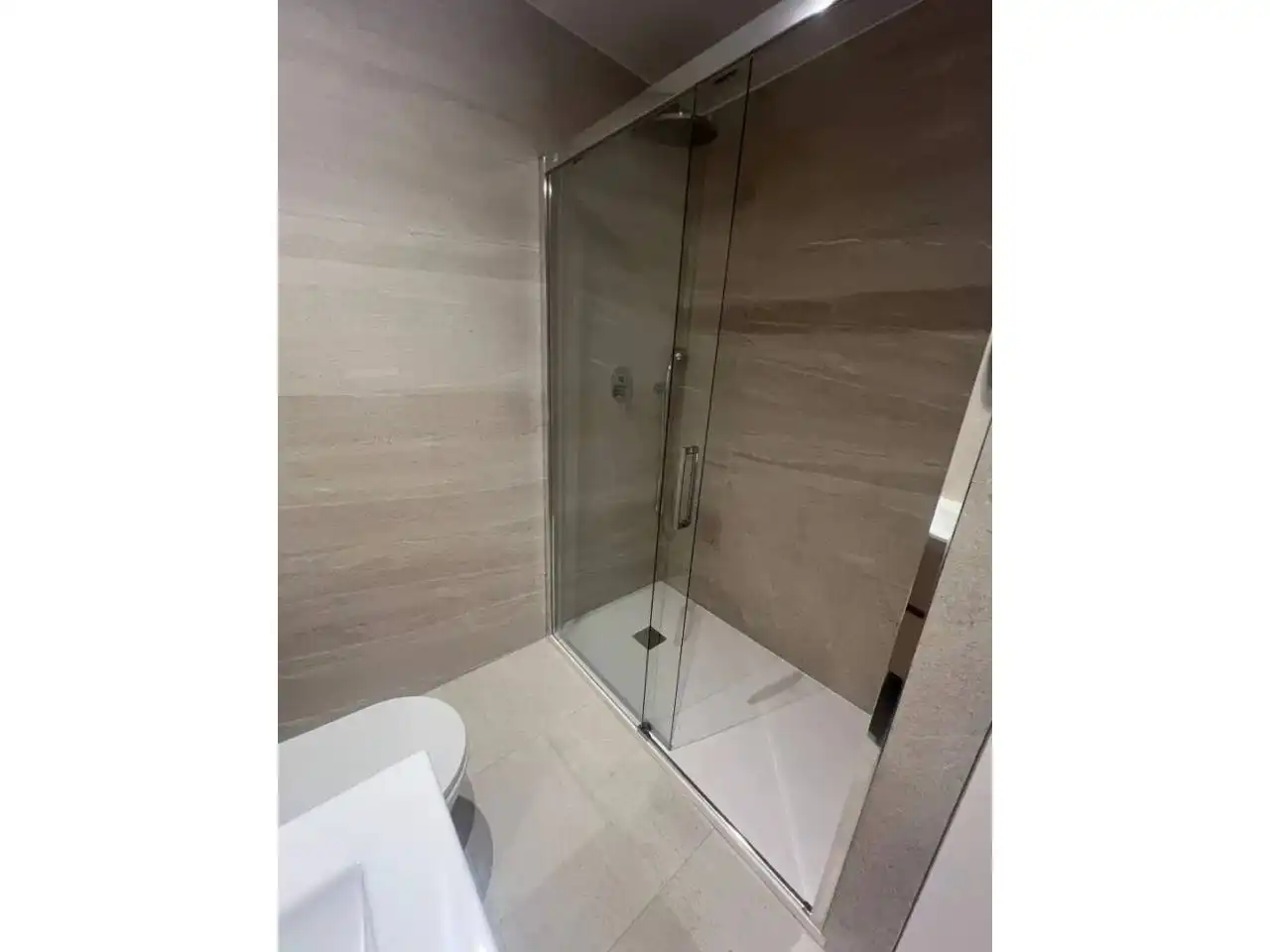Bathroom of Apartments for sale in Barcelona  with Air Conditioner, Parquet flooring and Furnished