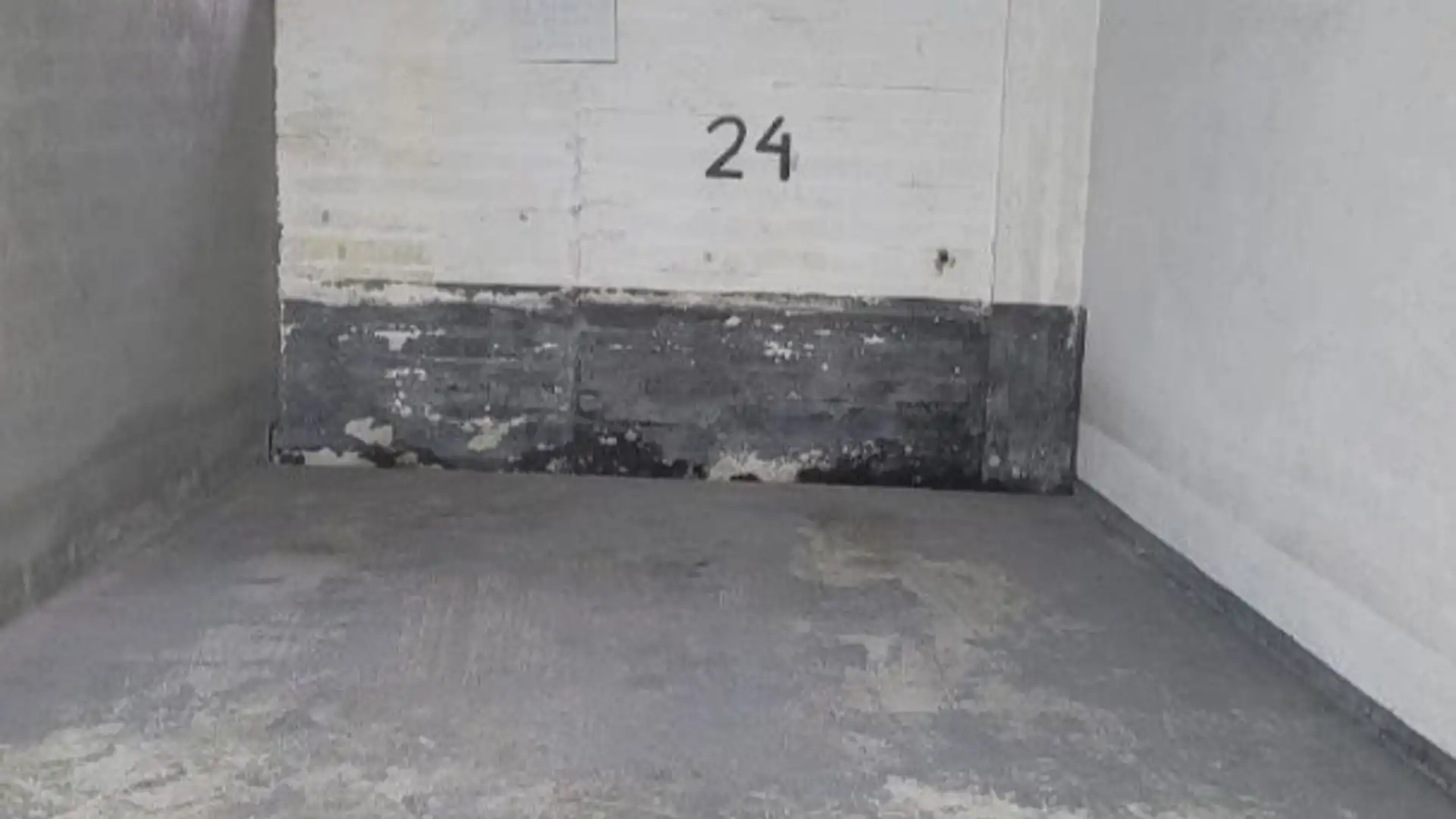 Garage for rent in Ames