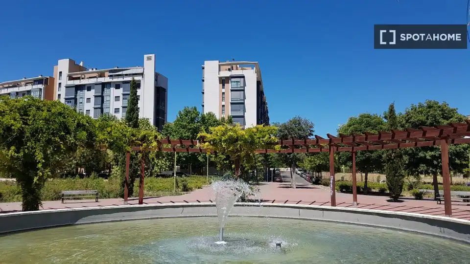 Exterior view of Flat for share in Madrid  with Air Conditioner, Terrace and Furnished