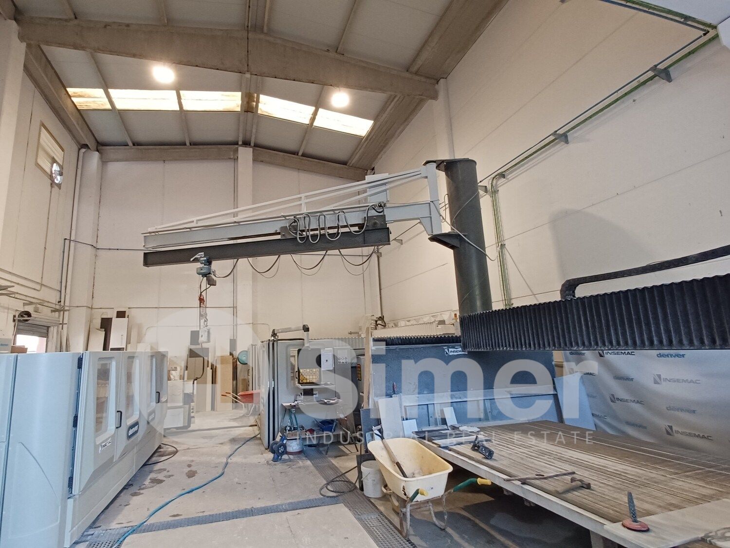 Vista exterior de Nau industrial en venda en Llinars del Vallès