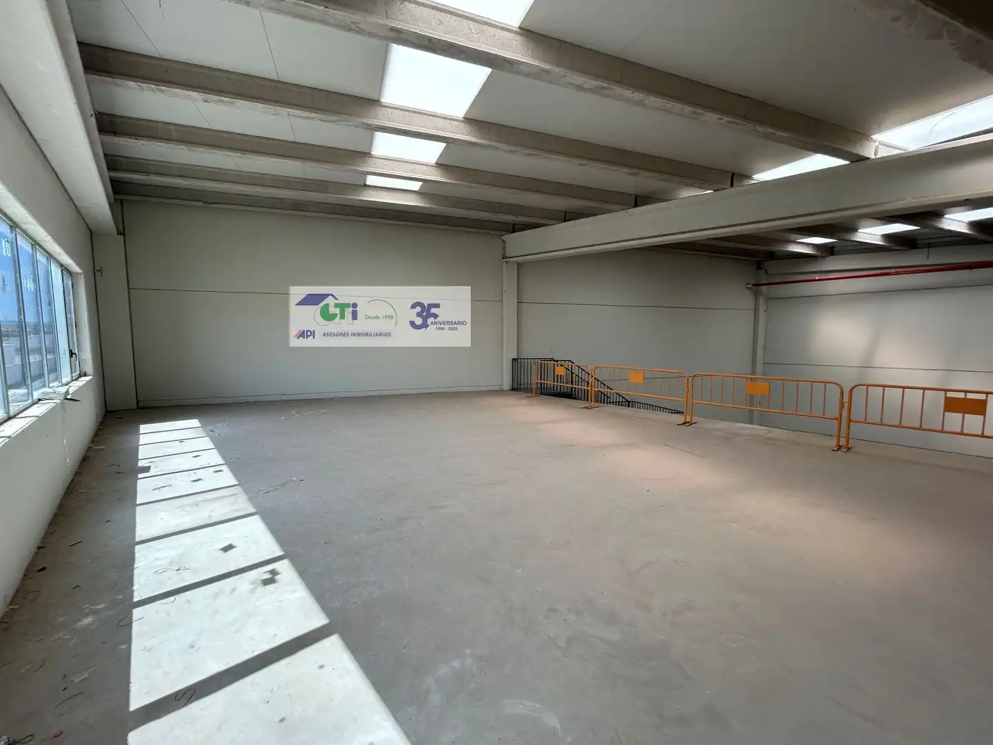 Nau industrial en venda en  Zaragoza Capital