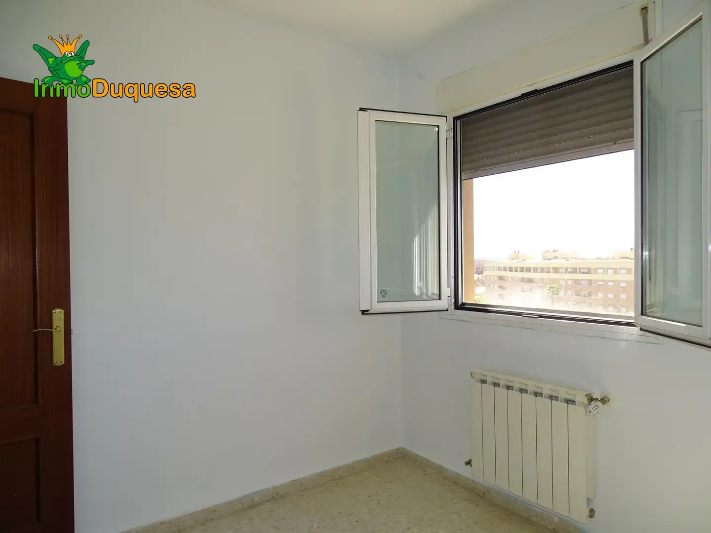 Bedroom of Flat for sale in Granada  with Air Conditioner, Heating and Storage room