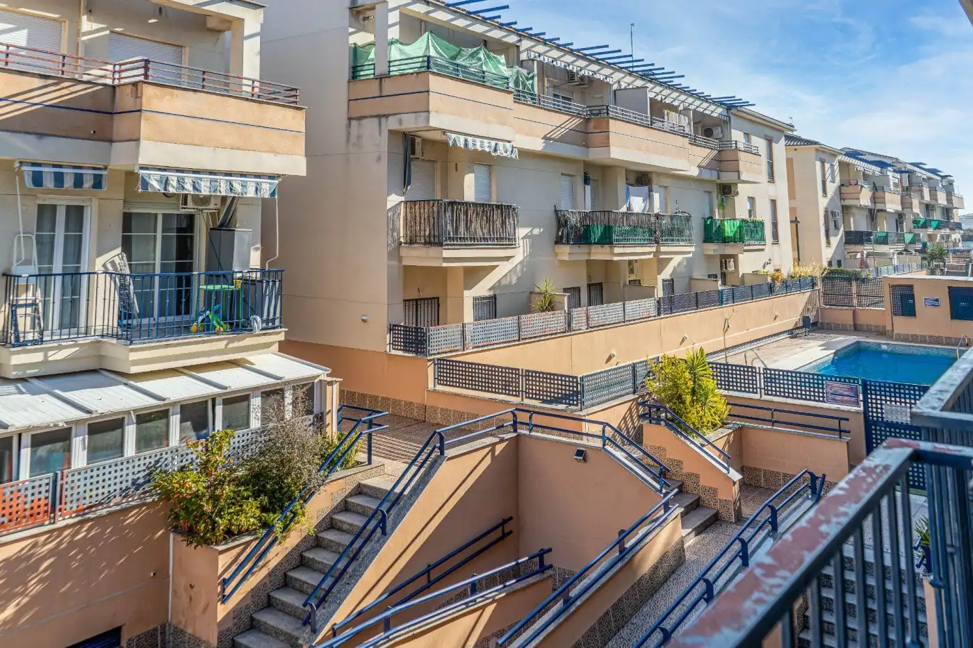 Außenansicht von Wohnung zur Miete in Las Gabias mit Klimaanlage, Heizung und Privatgarten