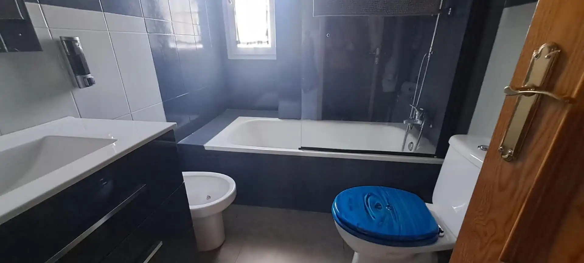 Bathroom of Houses for sale in Azuqueca de Henares  with Air Conditioner, Heating and Private garden