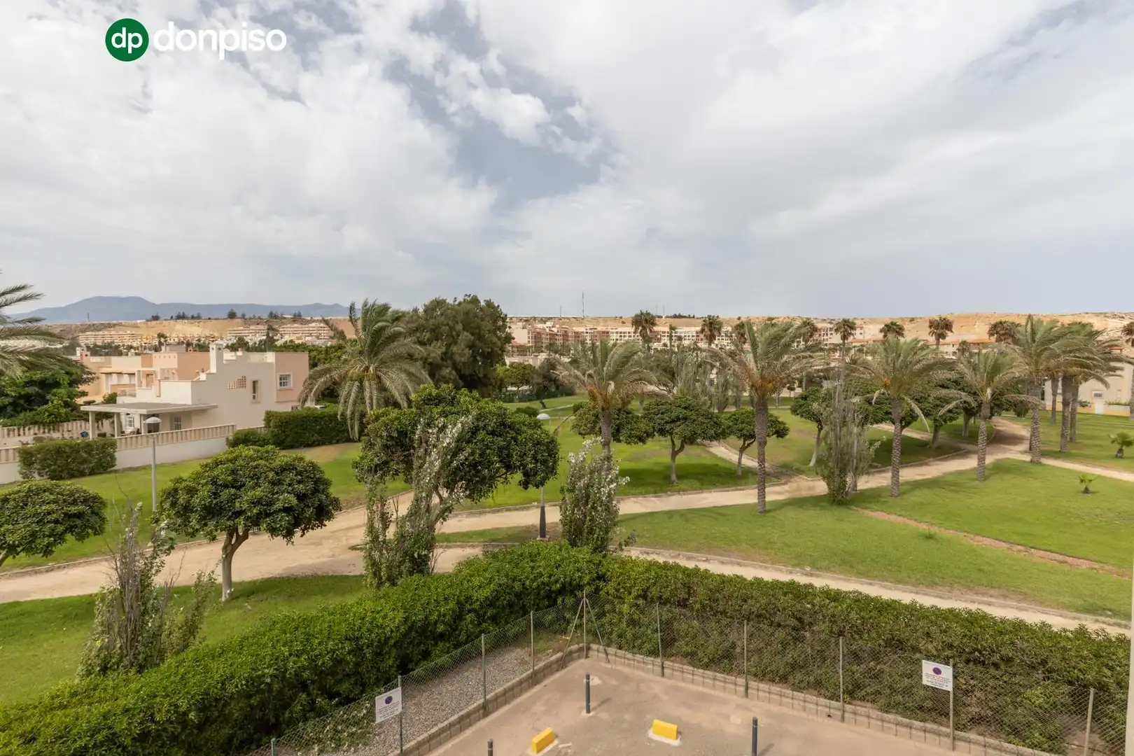 Vista exterior de Piso en venta en El Ejido con Piscina comunitaria