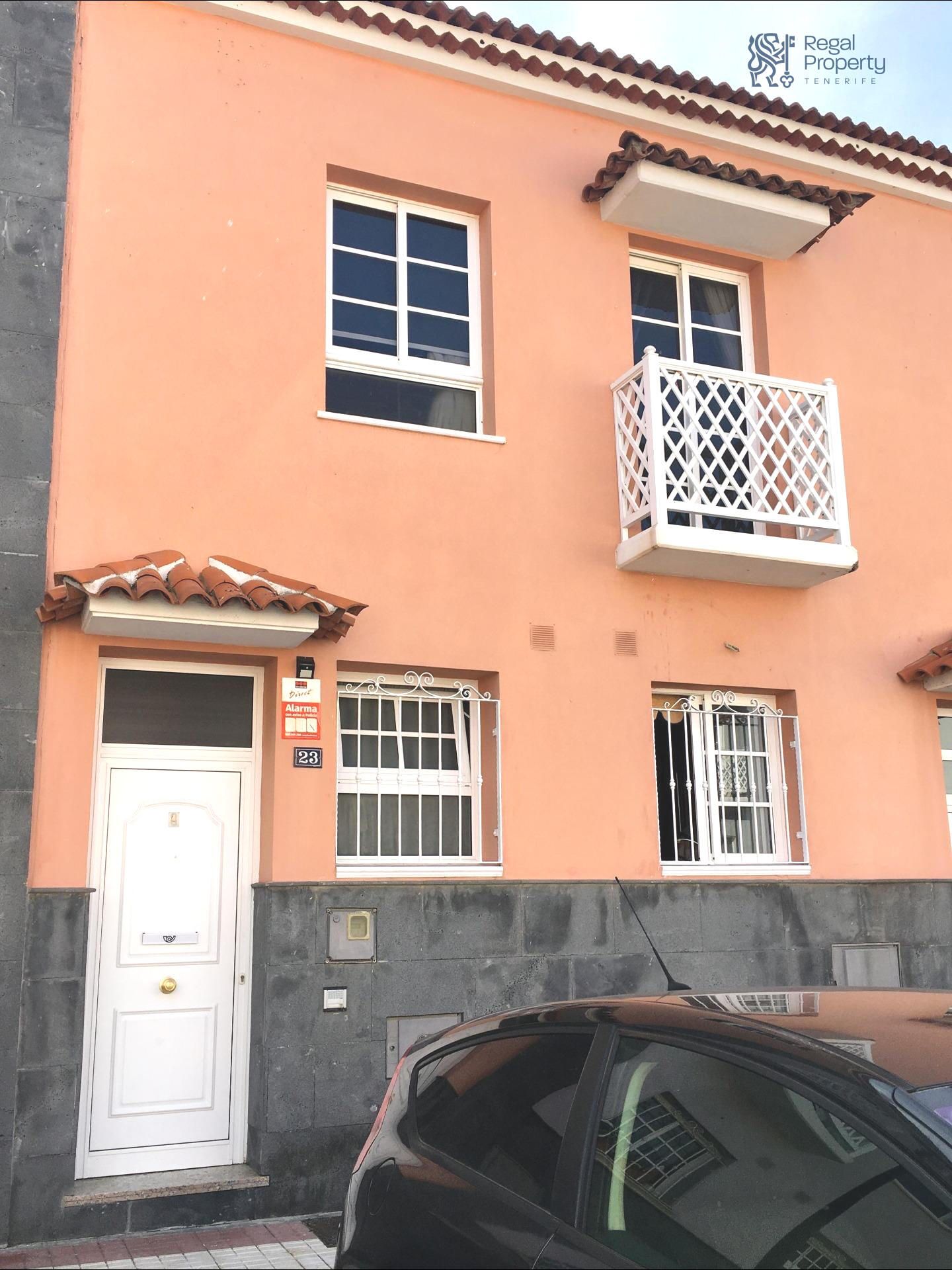 Vista exterior de Casa adosada en venda en Puerto de la Cruz amb Terrassa i Traster