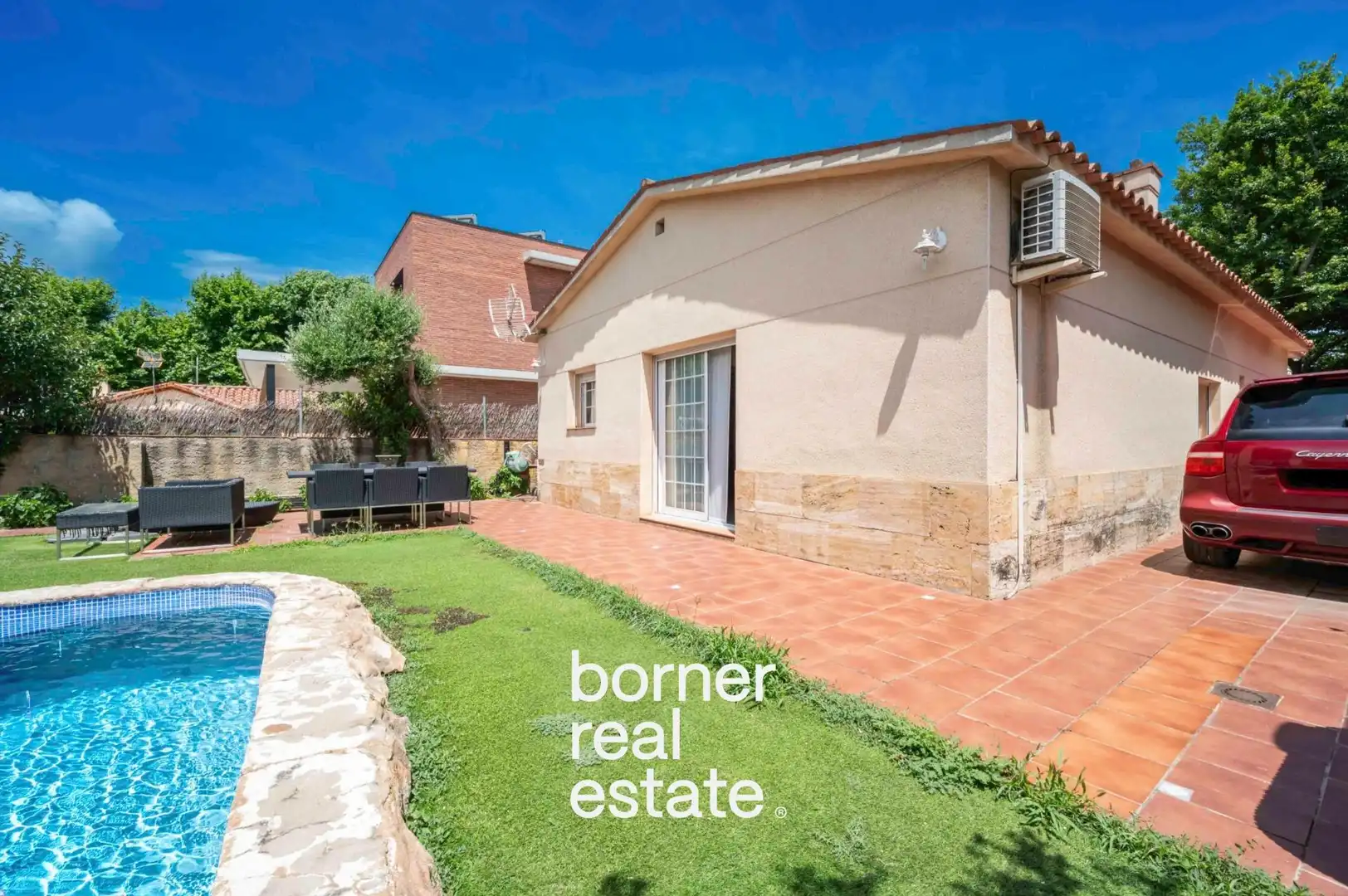 Vista exterior de Casa o xalet en venda en Sant Cugat del Vallès amb Aire condicionat, Calefacció i Jardí privat