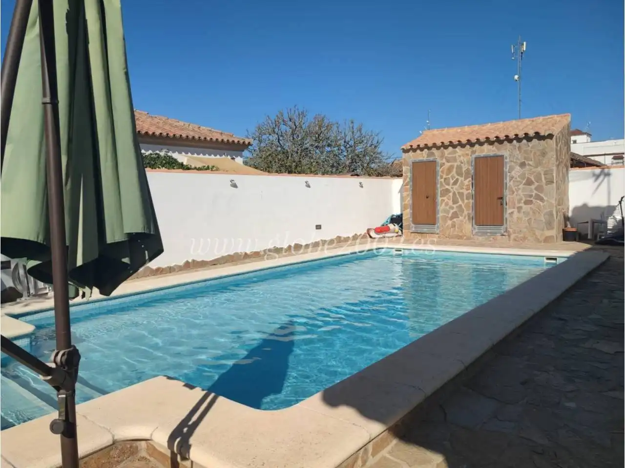 Detached house with garden for sale in Las Lagunas - Campano
