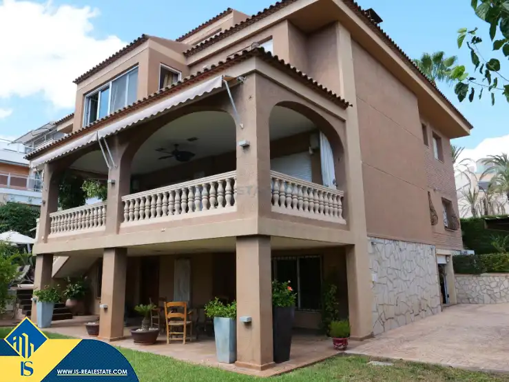 Villa mit Pool zum Verkauf in Playa de San Juan - El Cabo de las Huertas