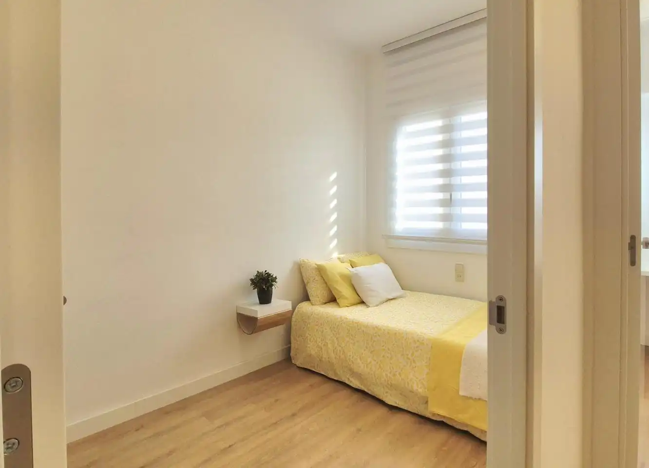 Bedroom of Flat for sale in Terrassa  with Air Conditioner, Heating and Parquet flooring